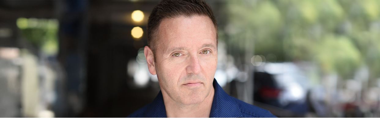 Crossing Over with Psychic Medium John Edward